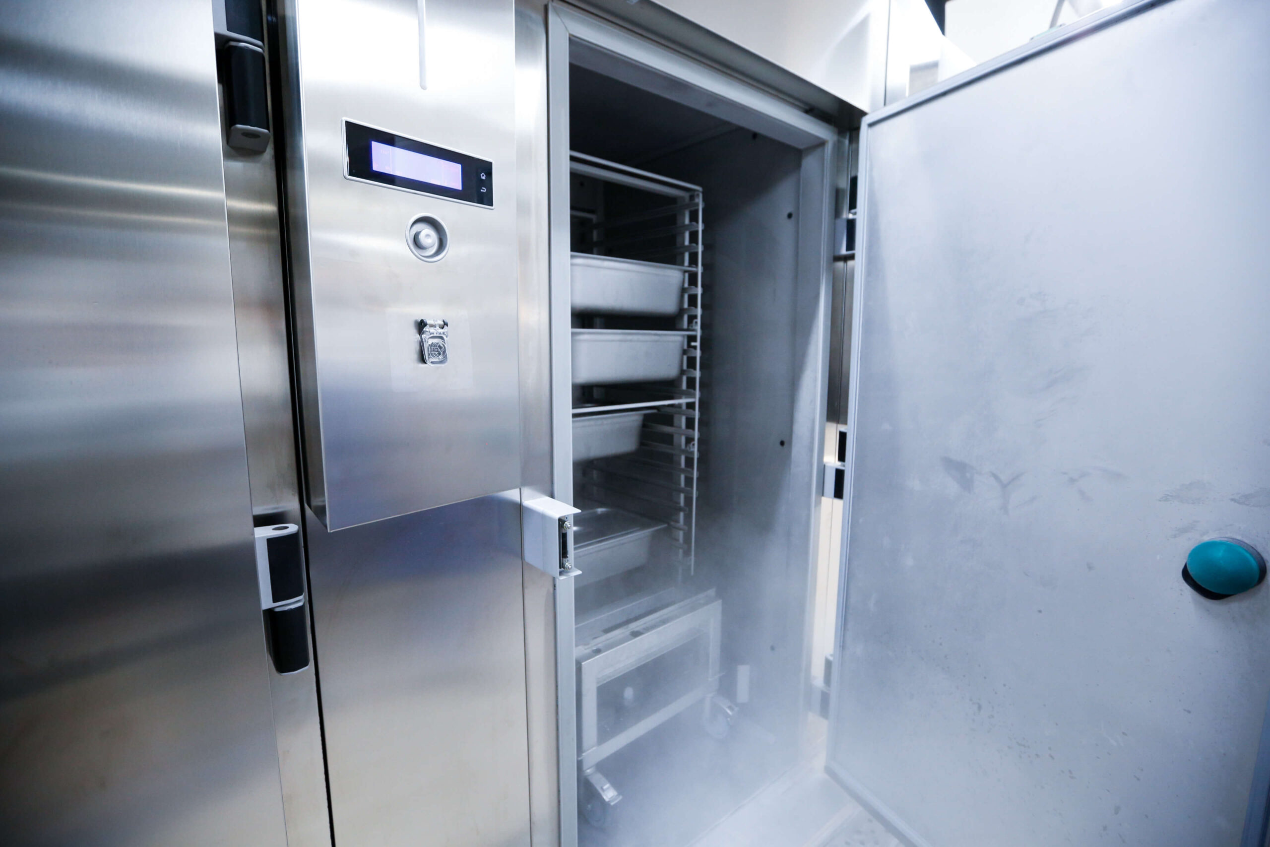 temperature monitoring systems with Wi-Fi for commercial freezer